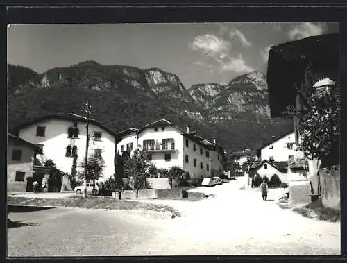 AK Mitterdorf /Kaltern, Hauptplatz mit Mendelgebirge