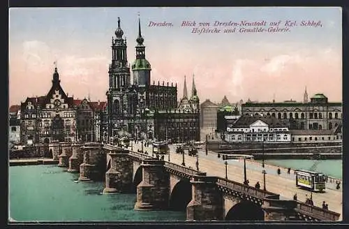 AK Dresden, Blick auf Kgl. Schloss, Hofkirche und Gemälde-Galerie, Strassenbahn