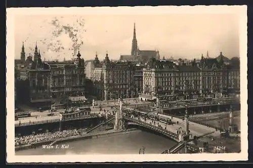 AK Wien, Strassenbahn auf der Brücke am Kai