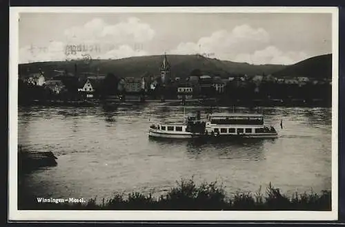 AK Winningen / Mosel, Gesamtansicht mit Moseldampfer