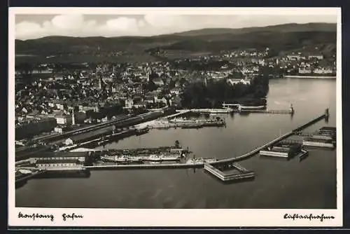 AK Konstanz a. B., Fliegeraufnahme der Stadt m. Hafen