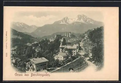 AK Berchtesgaden, Gesamtansicht mit Villen, Strassenpartie und Kirche