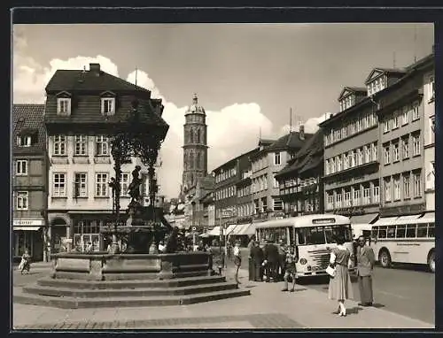 AK Göttingen, Das Gänseliesel mit der Weenderstrasse und dem Turm der Jacobikirche