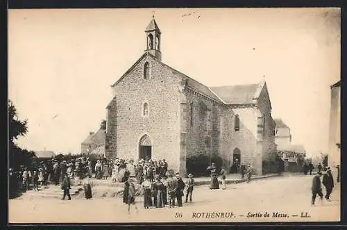 AK Rotheneuf, Sortie de Messe devant l`Eglise