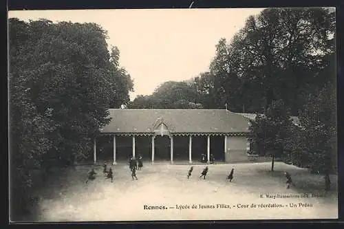 AK Rennes, Lycèe de Jeunes Filles-Cour de rècréation-Un Prèau