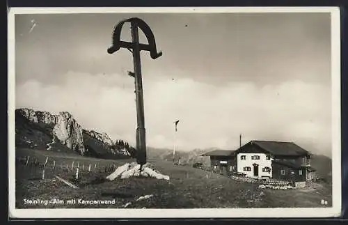 AK Aschau / Chiemgau, Gasthaus Steinling-Alm mit Flurkreuz und Kampenwand