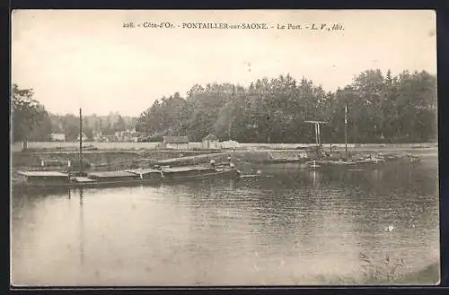 AK Pontailler-sur-Saône, Le Port et les bateaux amarrés