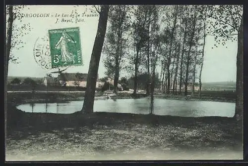 AK Corgoloin, Le Lac de la Truchade avec arbres et bâtiment en arrière-plan