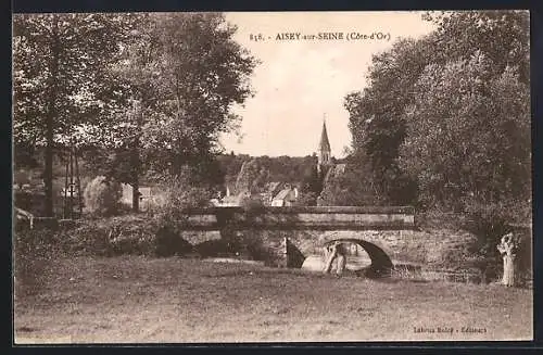 AK Aisey-sur-Seine, Vue du pont en pierre avec l`église en arrière-plan