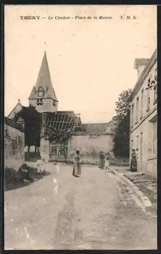 AK Thury, Le Clocher, Place de la Mairie