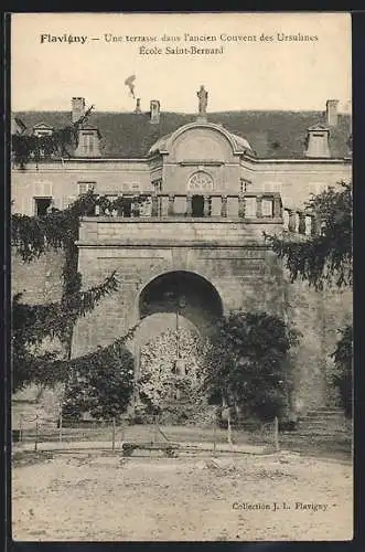 AK Flavigny, Une terrasse dans l`ancien Couvent des Ursulines École Saint-Bernard