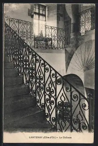 AK Lantenay, Le Château, Escalier intérieur avec balustrades en fer forgé