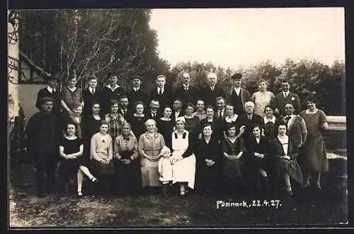 Foto-AK Pössneck, Gruppenbild einer Festgesellschaft, 22.04.1927