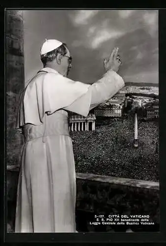 AK Città del Vaticano, S. S. Pio XII benedicente dalla Loggia Centrale della Basilica Vaticana