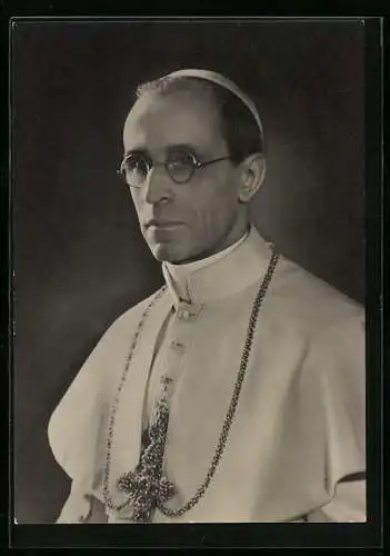 AK Portrait von Papst Pius XII. in Soutane