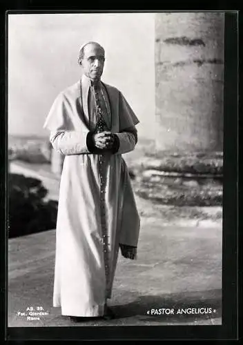 AK Papst Pius XII. mit gefalteten Händen, Pastor Angelicus