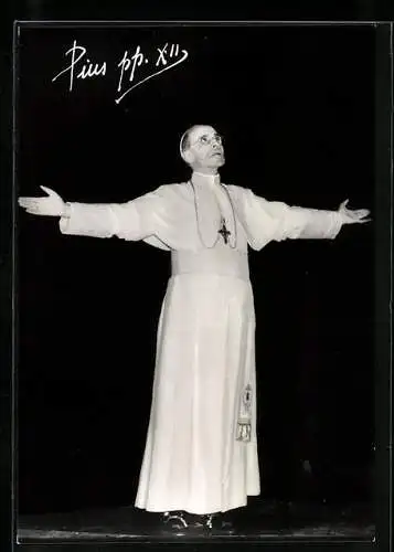 AK Papst Pius XII. breitet die Arme aus