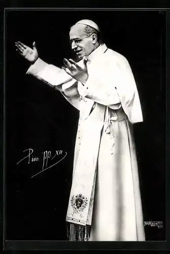 AK Papst Pius XII. in Soutane und Pileolus