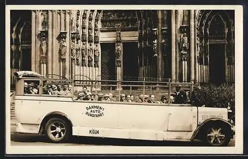 Foto-AK Köln, Mercedes Benz Bus von Dahmens Auto-Rundfahrt vor dem Dom