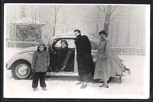 AK Auto VW-Käfer bei Schneefall