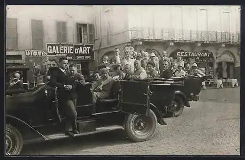 Foto-AK Busse mit Reisenden halten vor einem Restaurant