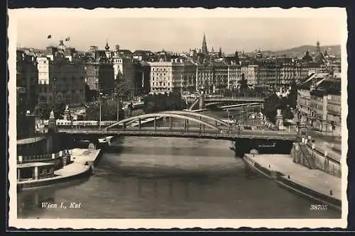 AK Wien, Kai und Brücke mit Strassenbahn