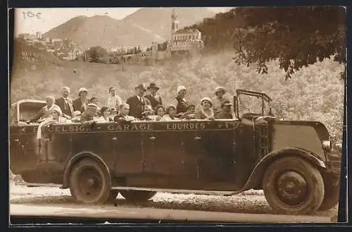 Foto-AK Renault Bus, Excelsior Garage Lourdes, Pilgergruppe