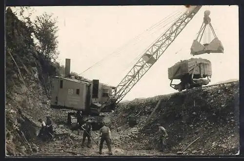 Foto-AK Seilbagger beim Beladen einer Lore