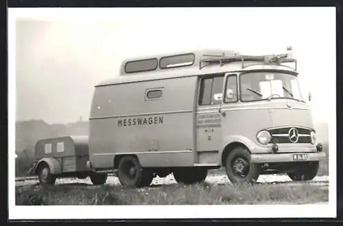 Foto-AK Mercedes Benz LKW, Messwagen mit Anhänger