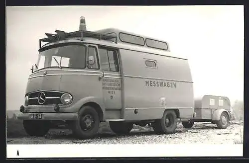 Foto-AK Mercedes Benz LKW, Messwagen der Bundesstaatlichen Bakt.-Serologischen Untersuchungsanstalt Wien