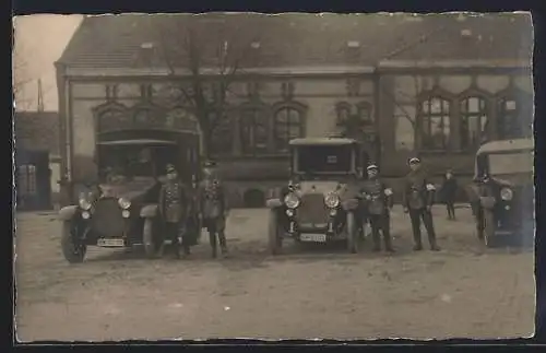 Foto-AK Benz Auto des Militärs, Rotes Kreuz Rettungswagen