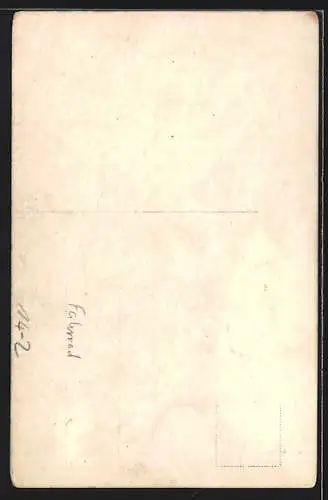 Foto-AK Zwei Radsportler, Siegerkranz am Rennrad