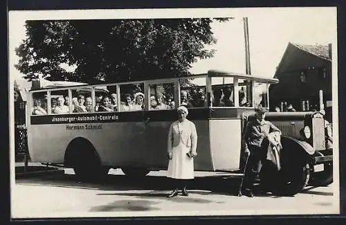 Foto-AK Autobus der Ilsenburger-Automobil-Centrale v. Hermann Schmidt, volbesetzt