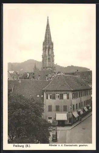 AK Freiburg i. Br., Münstr v. d. Eisenbahnstrasse gesehen