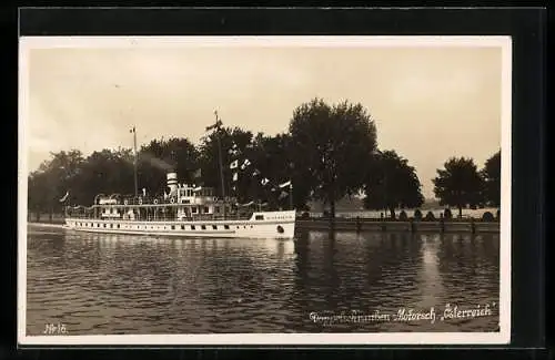 AK Doppelschrauben-Motorschiff Österreich bei der Hafeneinfahrt