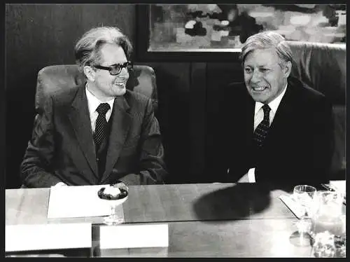 Fotografie Poly-Press, Bonn, Hans Jochen Vogel und Ex-Bundeskanzler Helmut Schmidt