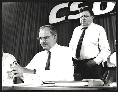 Fotografie PA Sven Simon, Bonn, CSU- und CDU-Vorsizende Franz Josef Strauss und Helmut Kohl, 17.03.1983