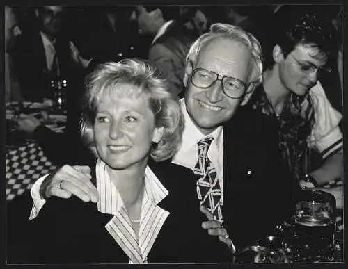 Fotografie WEREK, München, Edmund Stoiber mit seiner Frau Karin beim CSU-Parteitag am 03.09.1994