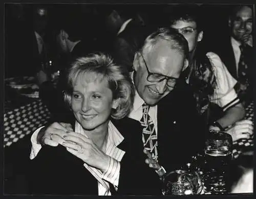 Fotografie WEREK, München, CSU-Parteitag in München, Edmund Stoiber mit Frau Karin, 03.09.1994