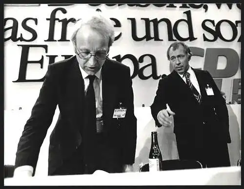 Fotografie PA Sven Simon, Bonn, Generalsekretäre Edmund Stoiber (CSU) und Heiner Geissler (CDU)