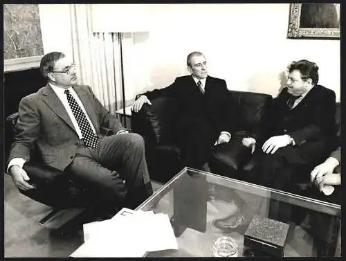 Fotografie WEREK, München, Helmut Kohl und F. J. Strauss mit dem Voristzenden der chil. Christdemokraten Eduardo Frei