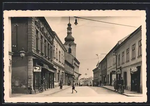 AK Zwittau, Masarykstrasse mit Passanten