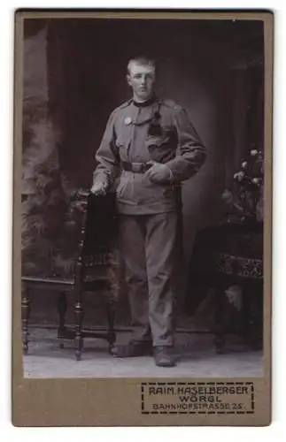 Fotografie Raim Haselberger, Wörgl, junger K.u.K. Soldat in Uniform mit Schützenschnur und Bajonett