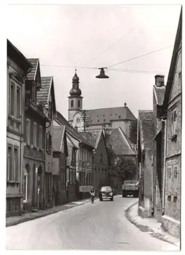 Fotografie Hans Armster, Mainz, Ansicht Nackenheim a. Rh., Blick in die Dorfstrasse mit Kirche und Wohnhäusern