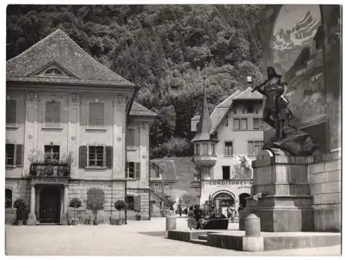 Fotografie Office Central Suisse, Ansicht Altdorf / Uri, Rathausplatz mit Telldenkmal und Conditorei