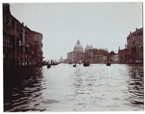 Fotografie Th. Jürgens, Ansicht Venedig, Blick entlang des Canal Grande mit Gondeln