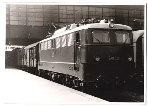 Fotografie Hans Armster, Mainz, Ansicht Mainz, Eisenbahn E-Lok E40 028 am Mainzer Hauptbahnhof