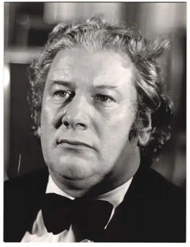 Fotografie Hipp-Foto, Berlin, Portrait Sir Peter Ustinov erzählt die Geschichte von Ferdinand, dem Stier