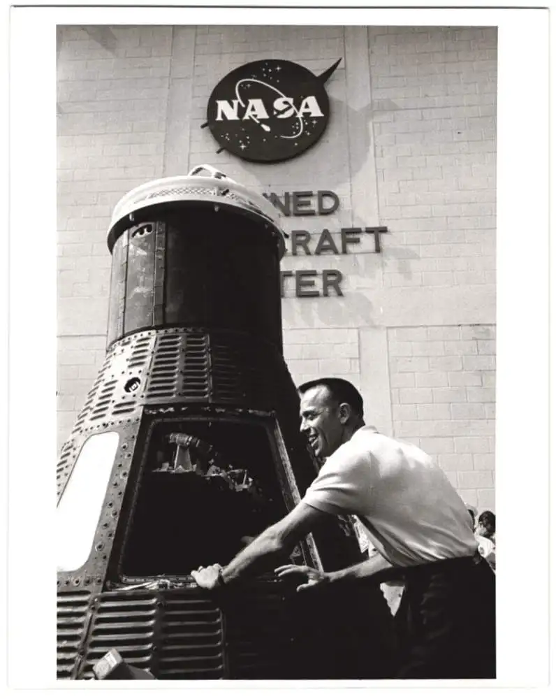 Fotografie Fotograf unbekannt, Cape Canaveral, Astronaut Alan Shepard (erster amerik. Mann im Weltraum) an Friendship 7 0