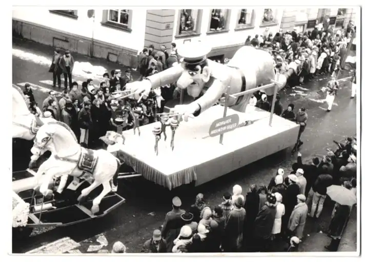 30 Fotografien Hans Armster, Mainz, Ansicht Mainz, Restaurant zum Gutenberg, Salamander Geschäft, Festwagen, Hotel 13